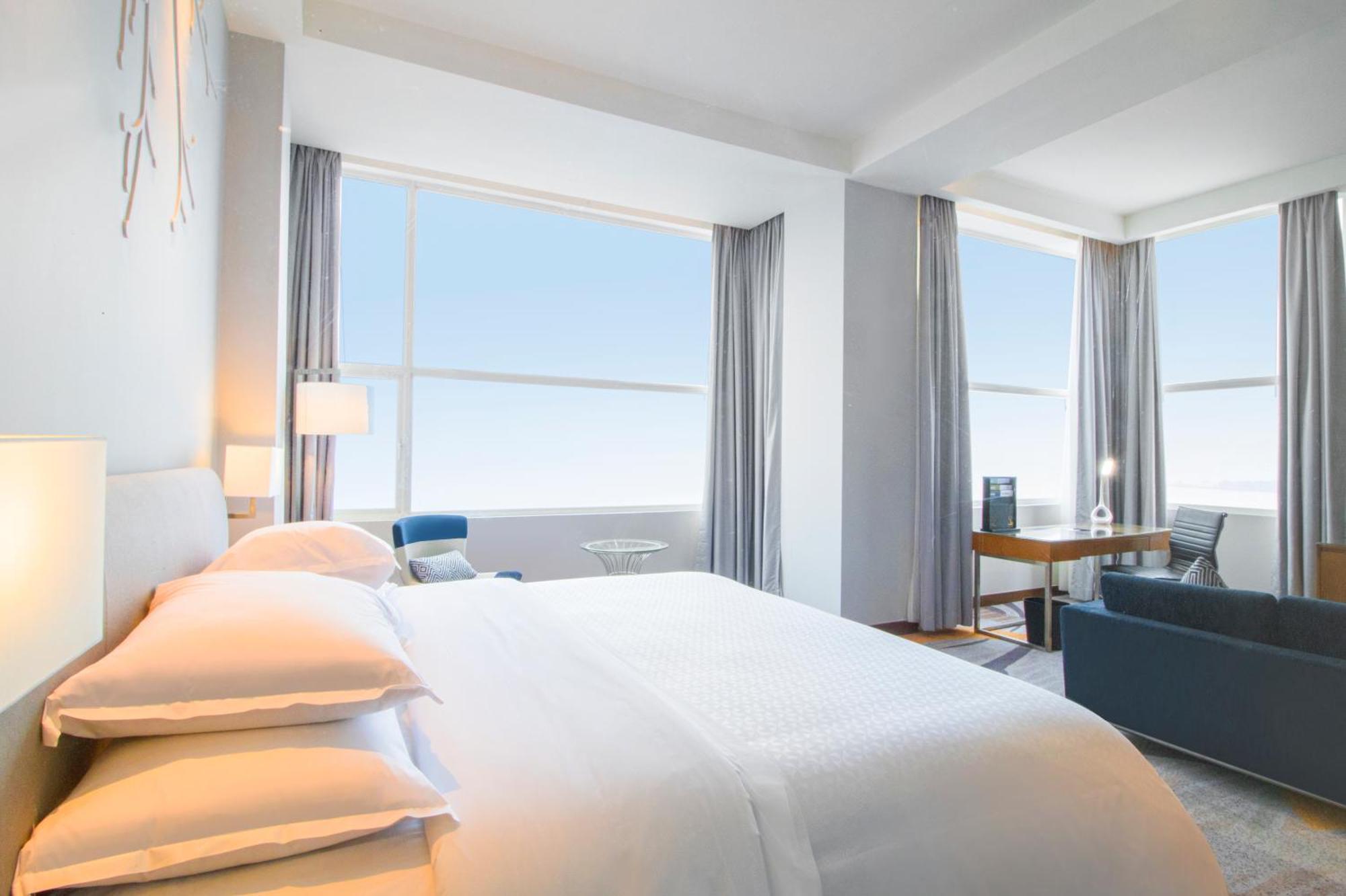 Four Points By Sheraton Manado Buitenkant foto