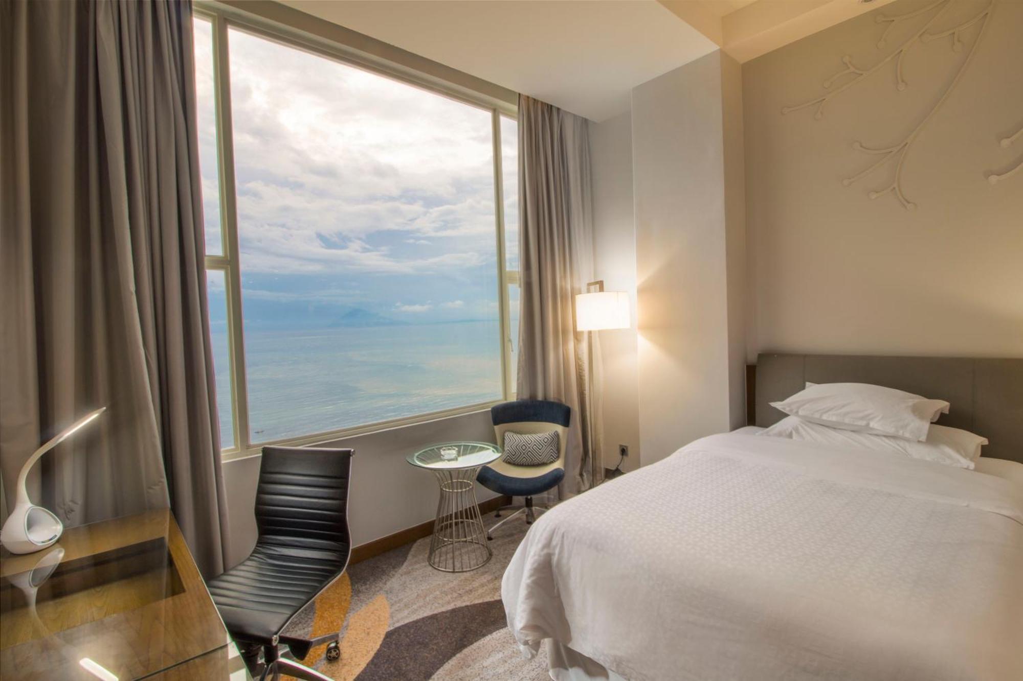 Four Points By Sheraton Manado Buitenkant foto
