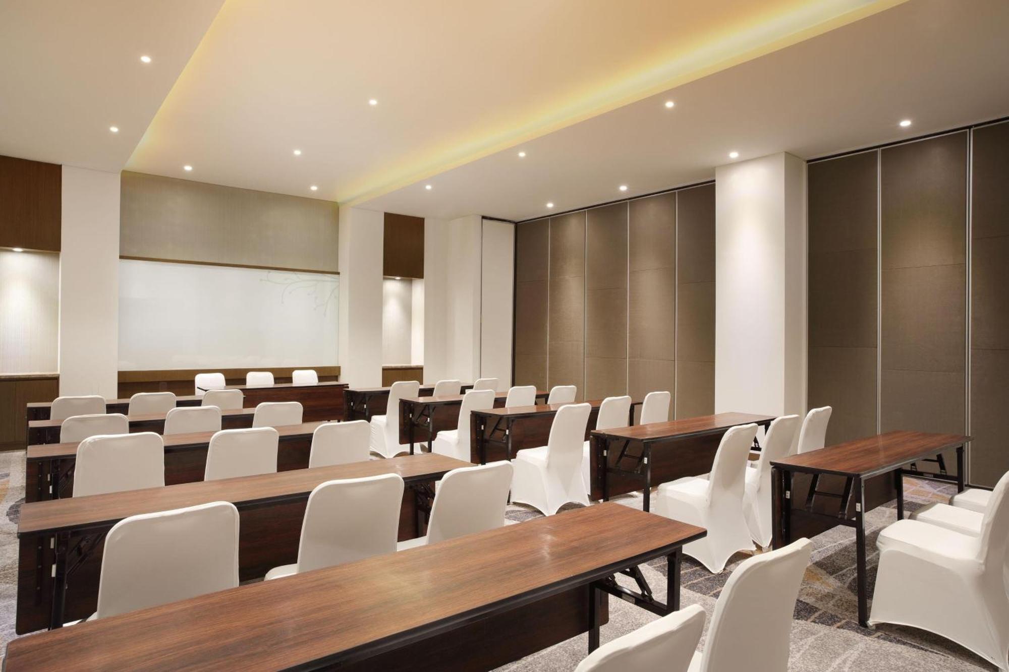 Four Points By Sheraton Manado Buitenkant foto