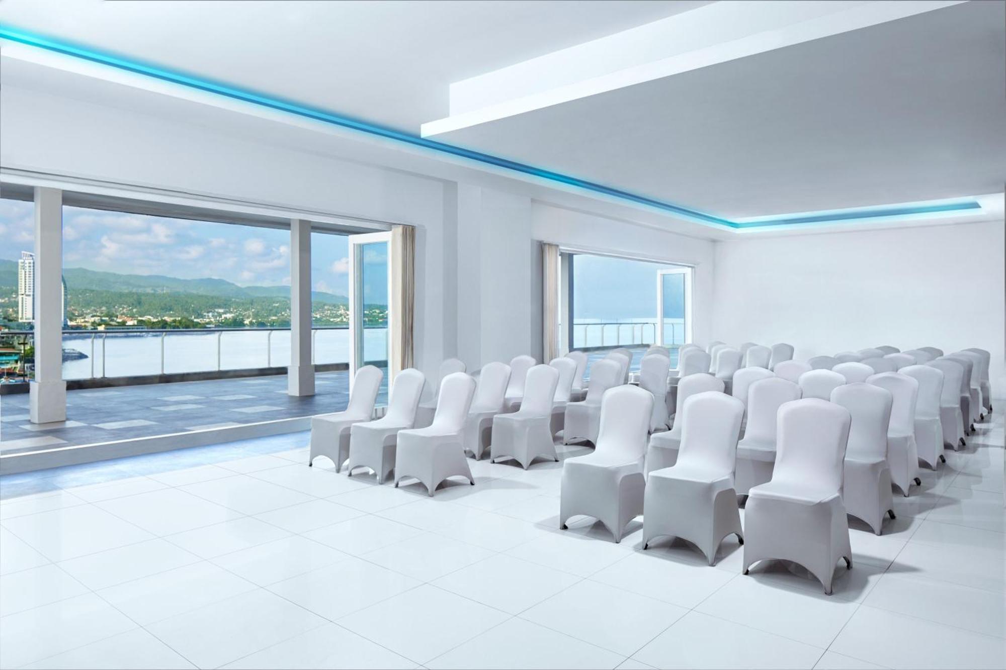 Four Points By Sheraton Manado Buitenkant foto