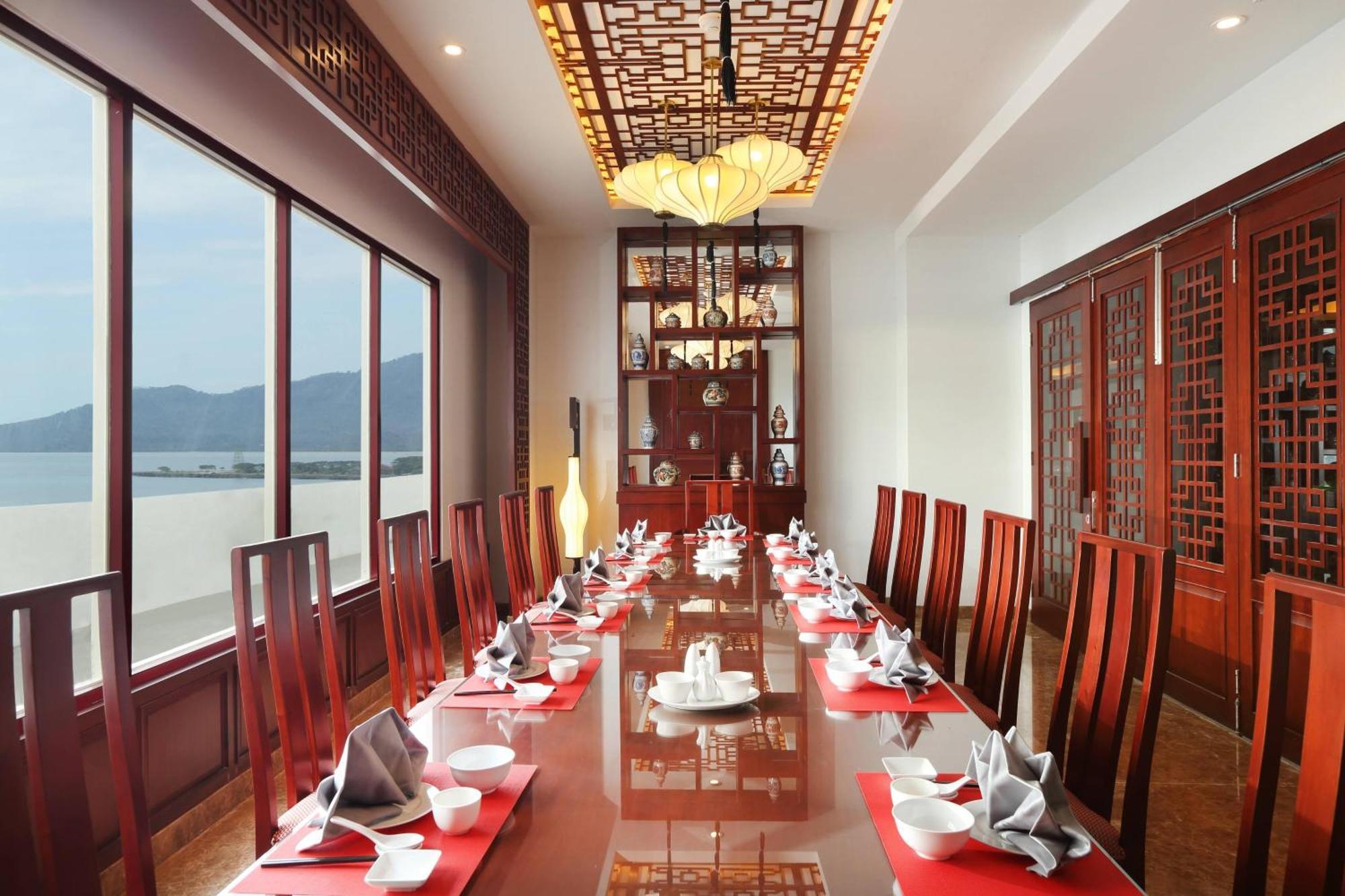 Four Points By Sheraton Manado Buitenkant foto