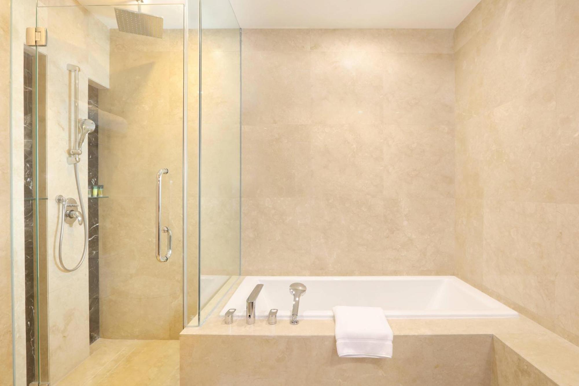 Four Points By Sheraton Manado Buitenkant foto