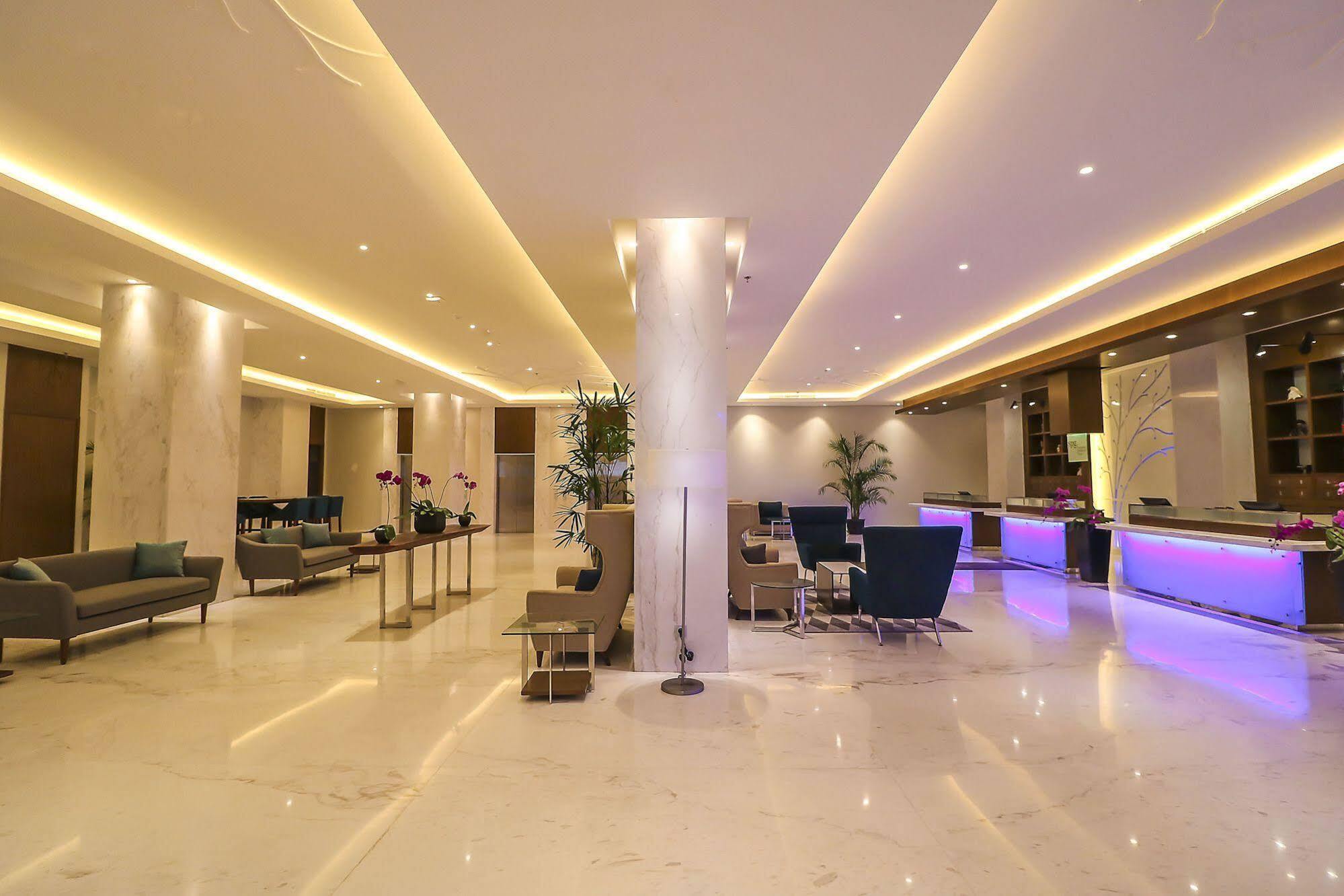 Four Points By Sheraton Manado Buitenkant foto